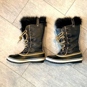 Joan of Arctic Sorel Waterproof Women’s Boots - 9